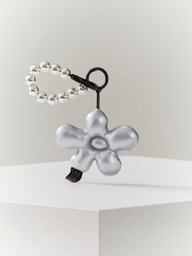 silver padded melting flower keyring photo