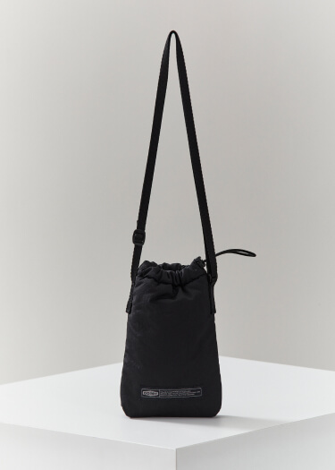 black crossbag photo