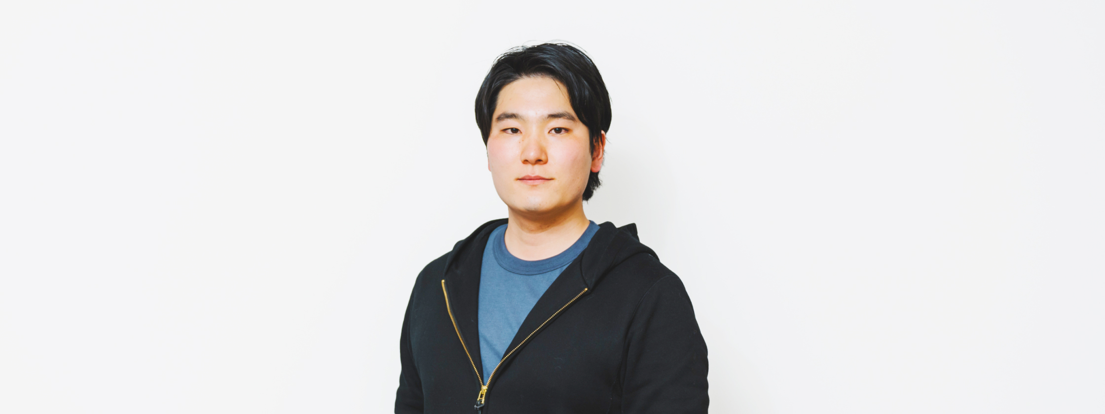 サーバーサイドエンジニア金子さん正面