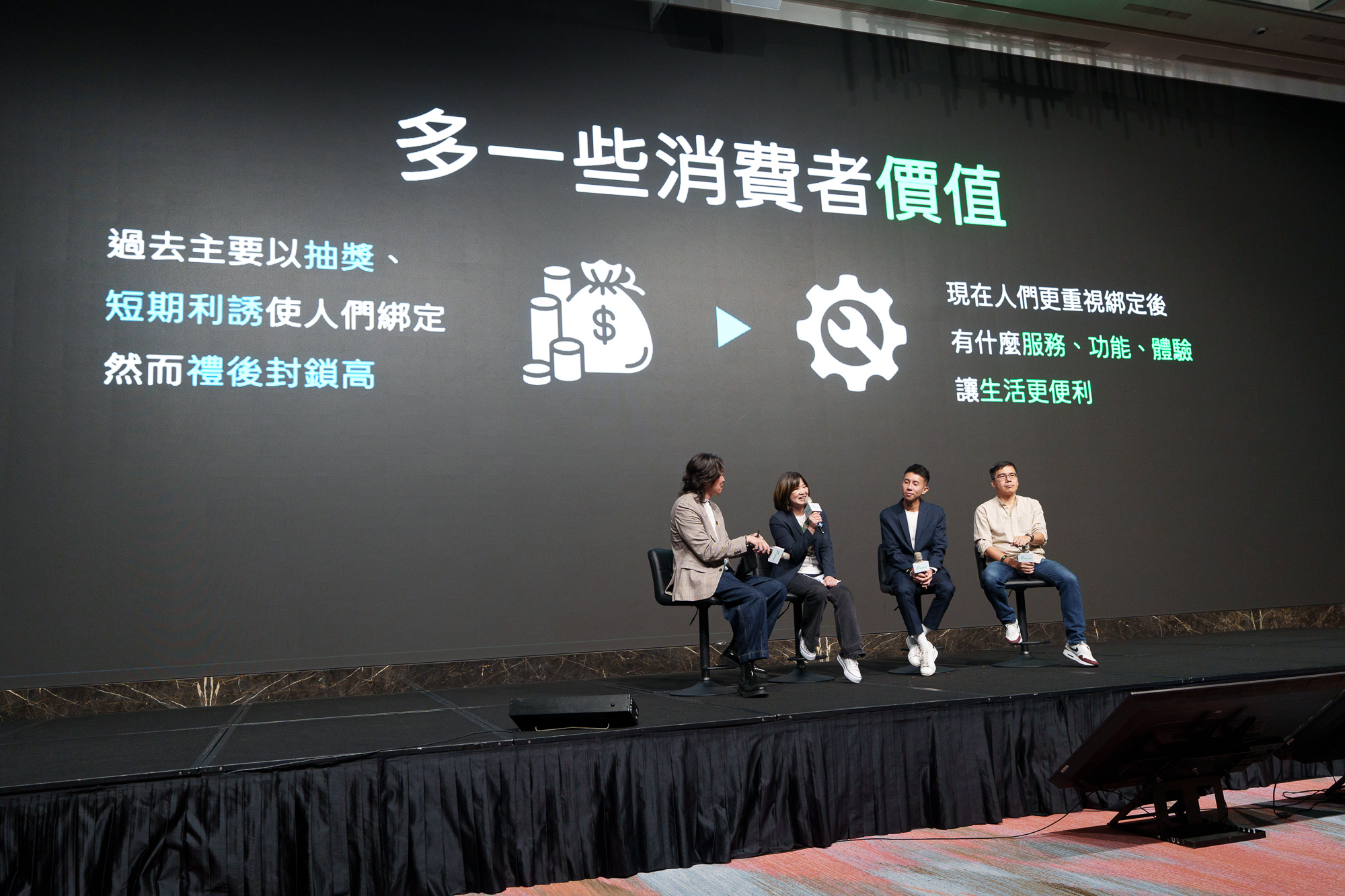 在 LINE 生態圈中，官方帳號是品牌最關鍵的行銷舞台，透過加好友、綁定、分眾溝通與創意互動，串起從互動到購買的成長循環。