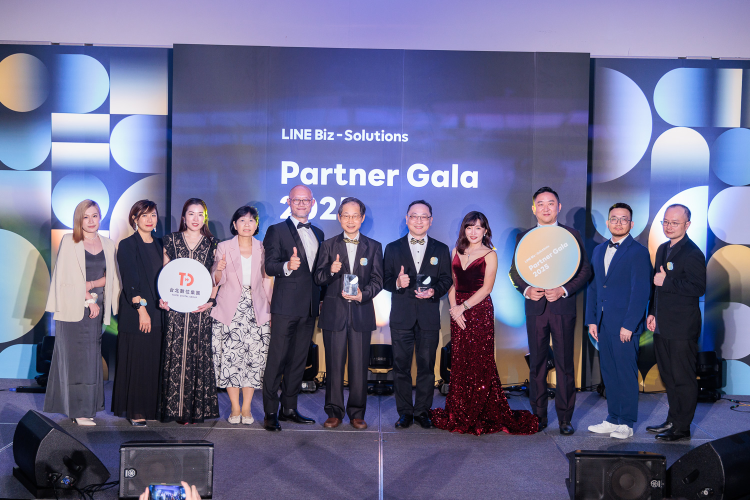 圖說：台北數位廣告股份有限公司榮獲2025年LINE Account Solutions 及Display Solutions雙鑽石級夥伴殊榮。