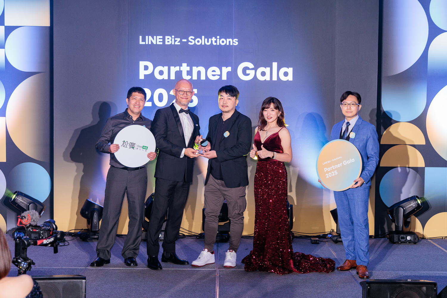 圖說：尬廣數位行銷股份有限公司榮獲2025年Display Solutions鑽石級夥伴殊榮。