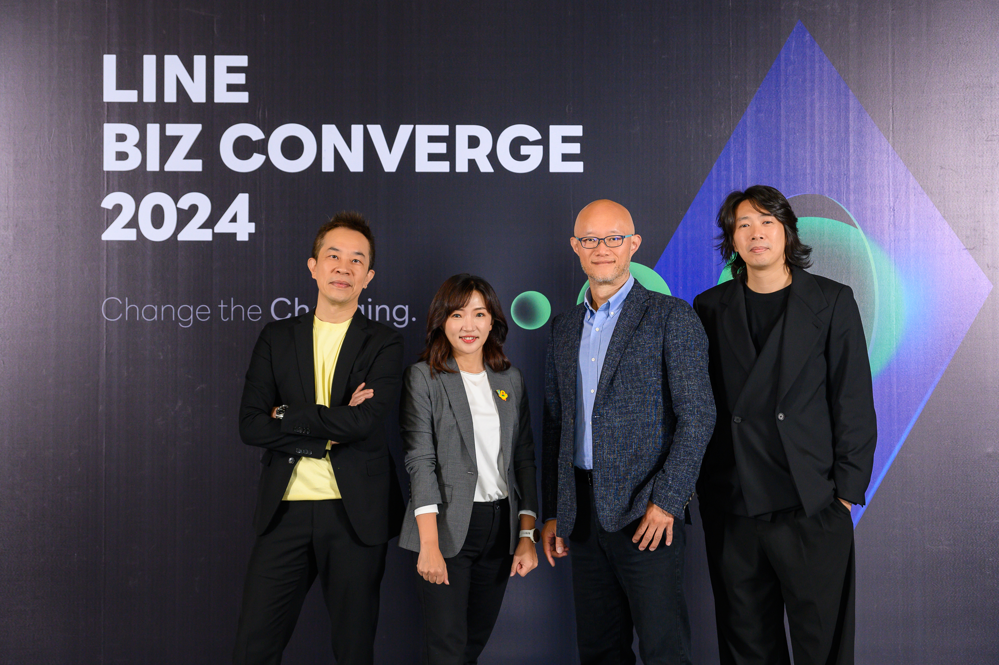 【圖1】LINE BIZ CONVERGE 2024數位行銷年會協助行銷人以變應變，掌握市場主導權(左到右：LINE台灣企業解決方案事業部資深總監蔡昆錡、LINE台灣企業解決方案事業部總經理王俞蓉、LINE台灣執行長陳立人、LINE台灣企業解決方案事