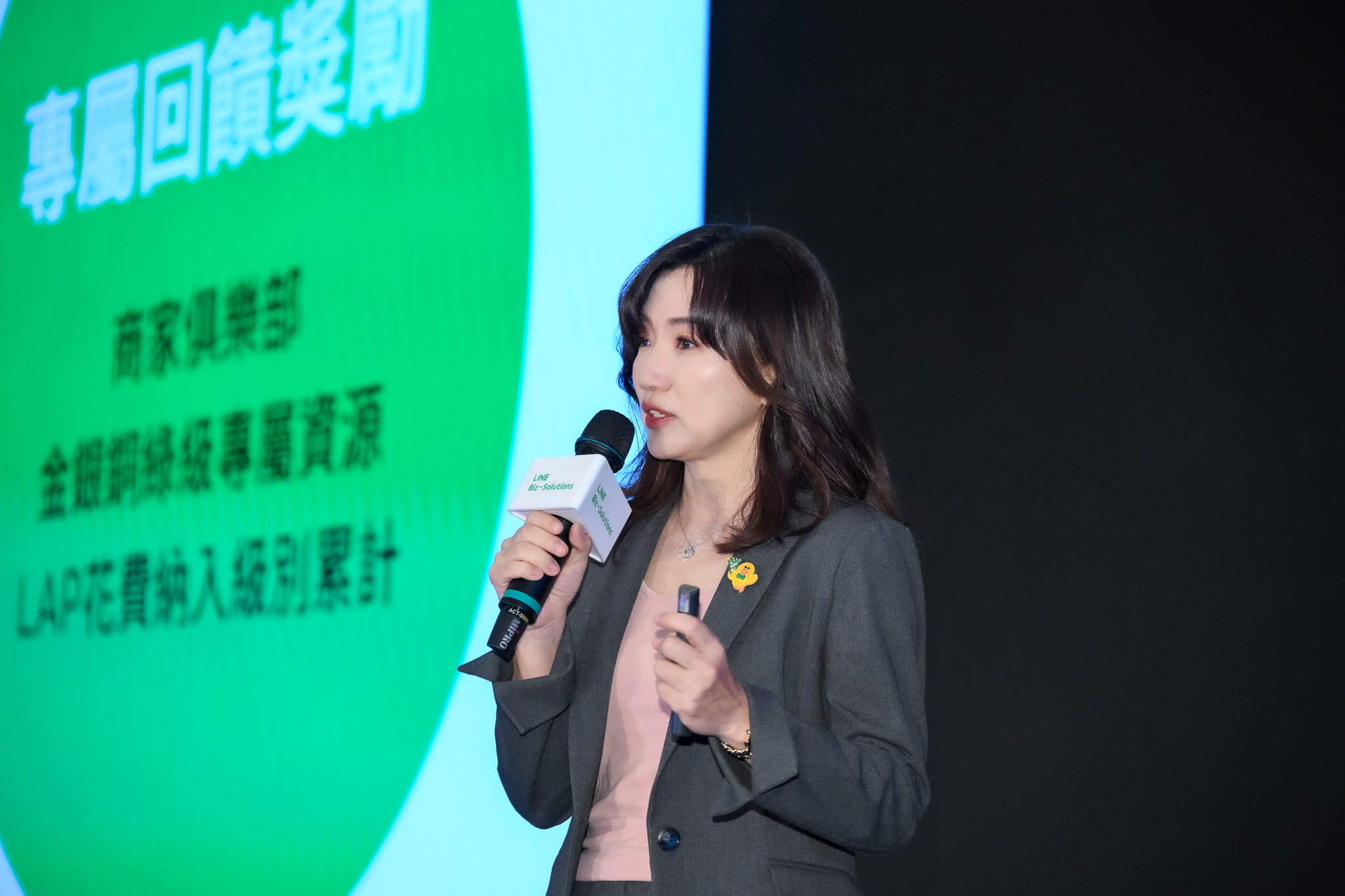 LINE 台灣企業解決方案事業部總經理王俞蓉提到，簡單易用的科技工具不僅能降低人力成本，更可提升營運效率。