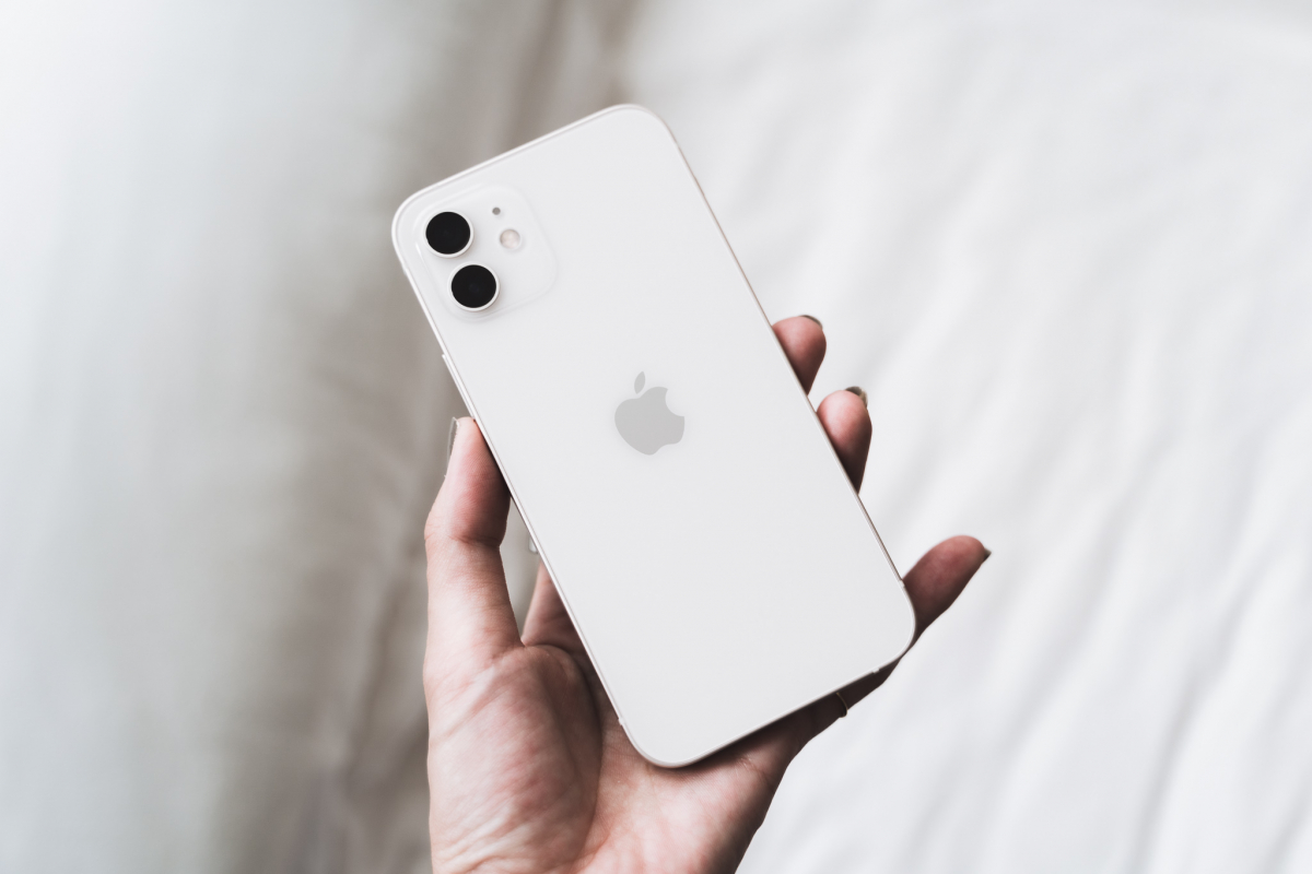 いよいよ発売のiPhone 12シリーズ、10月発売の2機種にクローズ