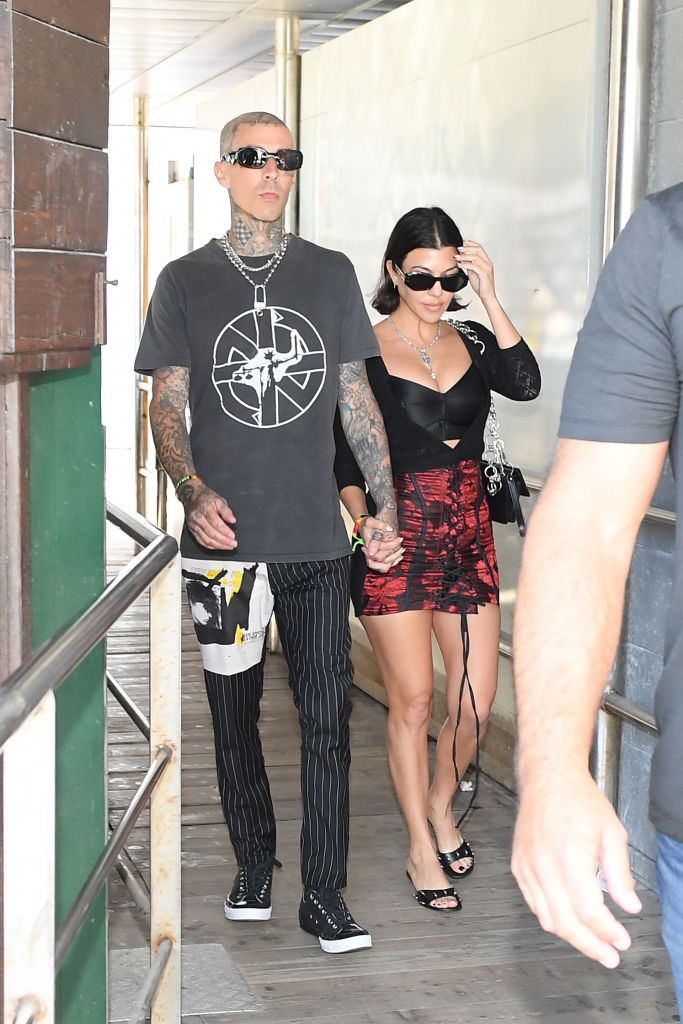 この女、正気か？」コートニー・カーダシアンの刺激的なキス写真を巡り