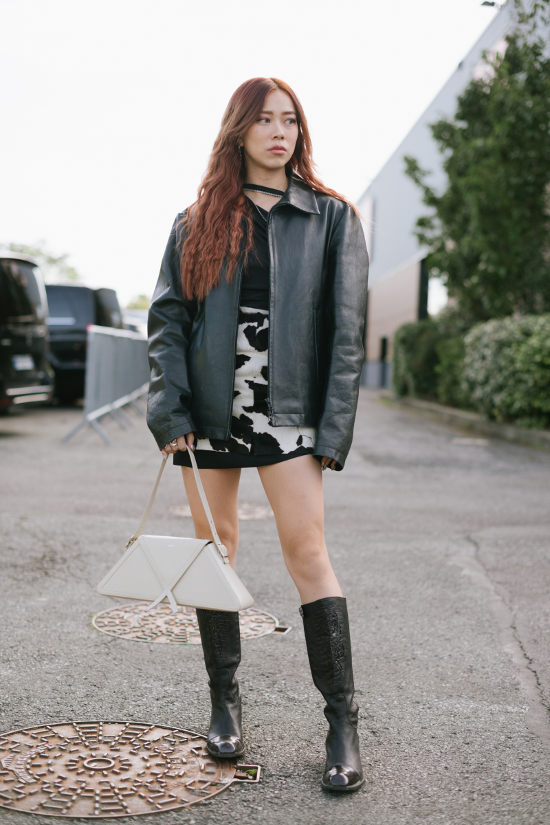 PRADA プラダ 本革 スクエアトゥ ロングブーツ レディース 墨黒 23.5 PRADA プラダ 本革 スクエアトゥ ロングブーツ 【公式通販】