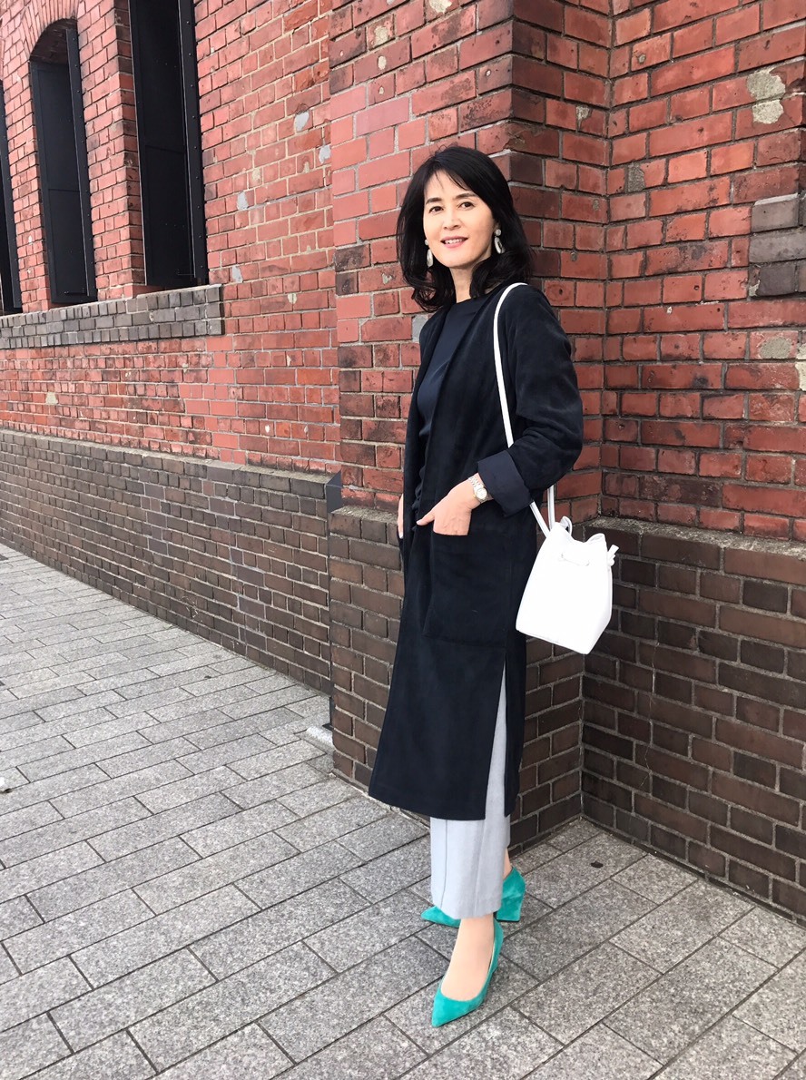 美品　VASIC ヴァジック　ポーチ付き　巾着　ハンドバッグ　キャンバス　白　茶 Autumn Winter 2024 Collection – VASIC ヴァジック日本公式サイト