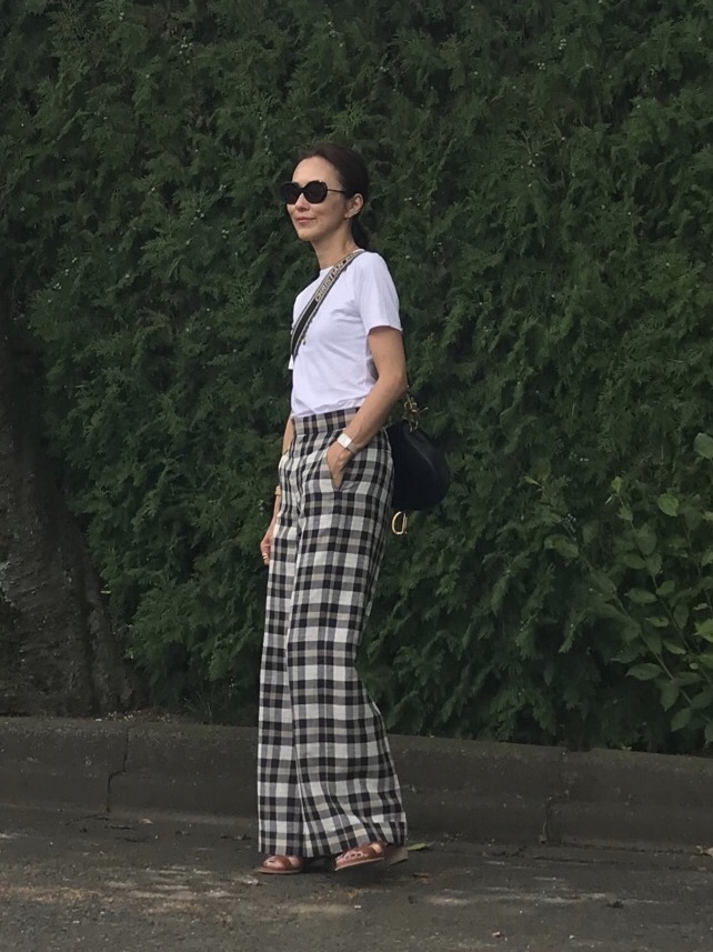 チェックパンツでいつものTシャツコーデを脱マンネリ化！（Web eclat）