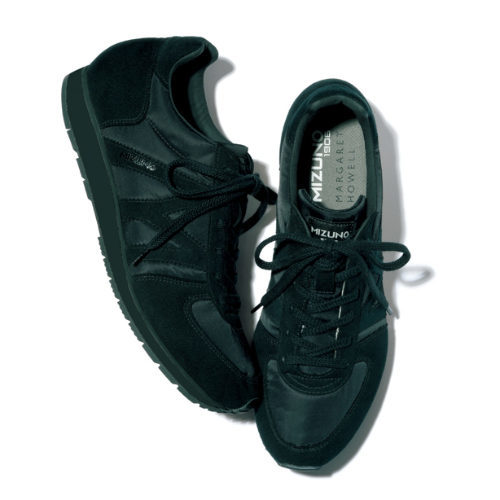 マーガレット・ハウエル×MIZUNO「大人に似合うスニーカー」（Web