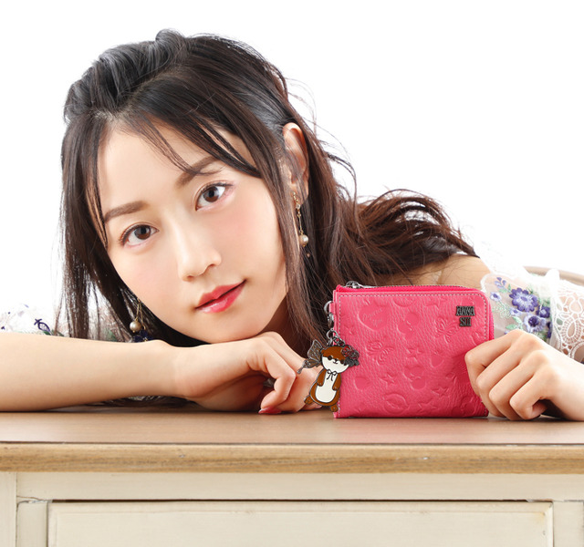 ANNA SUI×小倉 唯　ストライプショルダーバッグ ディープネイビー 小倉唯×ANNA SUIがコラボ！マルチウォレット＆ストライプ