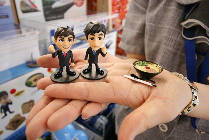 博多駅でひそかに人気を集める福岡土産 名物フィギュアはどげんですか