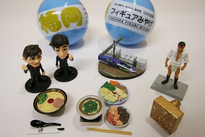 博多駅でひそかに人気を集める福岡土産 名物フィギュアはどげん