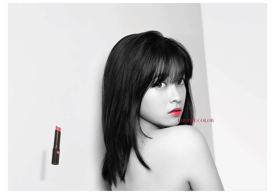 橋本環奈 LIP THE COLOR ポスター 橋本環奈、大人セクシーな表情で魅了 もう一人の自分とキス