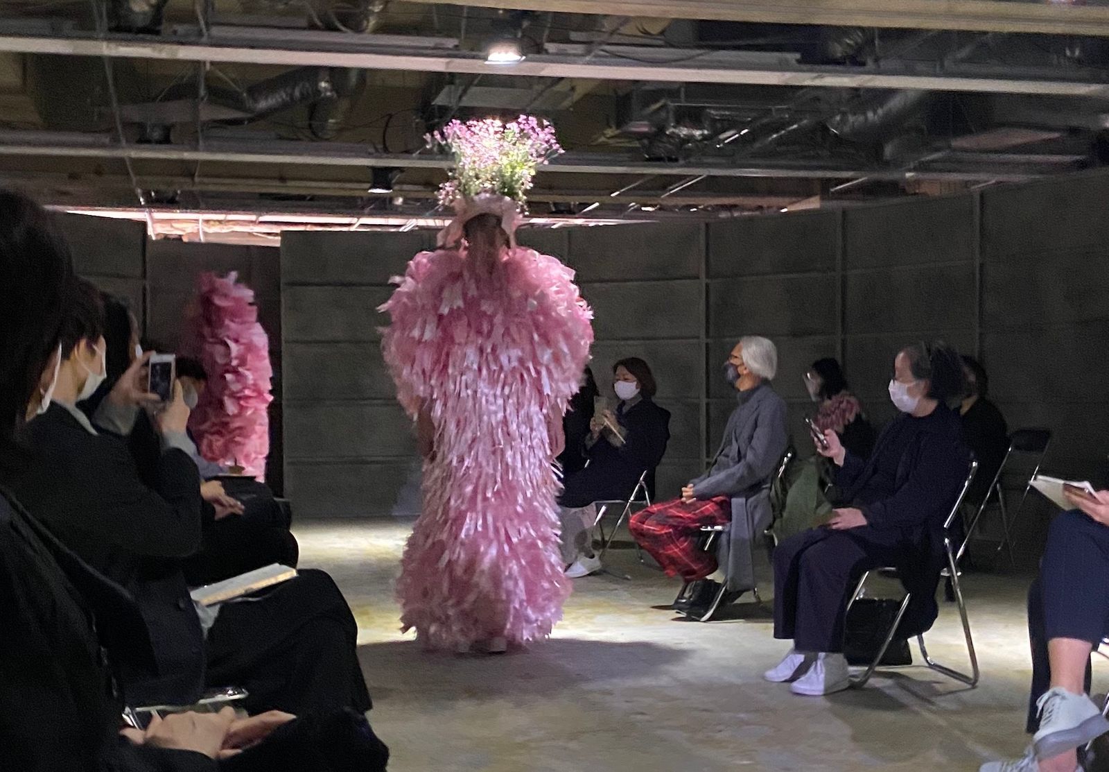 ノワール ケイ ニノミヤ」の“気持ちを高める服作り” 狂気と可憐 ノワール ケイ ニノミヤ」の“気持ちを高める服作り” 狂気と可憐