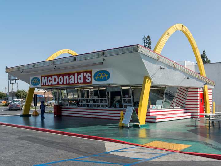 写真で見る、世界で最も風変りでユニークな22のマクドナルド