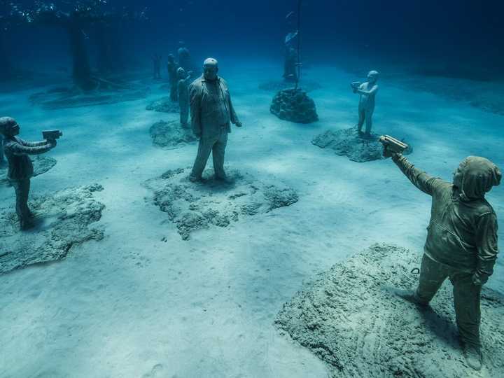深海の生き残り／オブジェ 地中海・キプロス沖に海底彫刻美術館がオープン（BUSINESS INSIDER JAPAN）