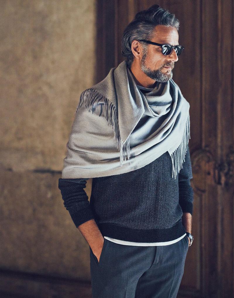 大人に似合う？ 簡単でお洒落なストールの巻き方3選（Web LEON）