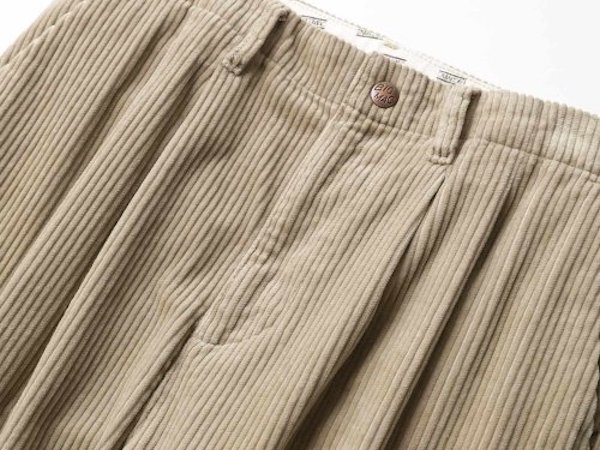 秋パンツの主役」といえばコーディロイでしょ。タイプ別に4本をご紹介 