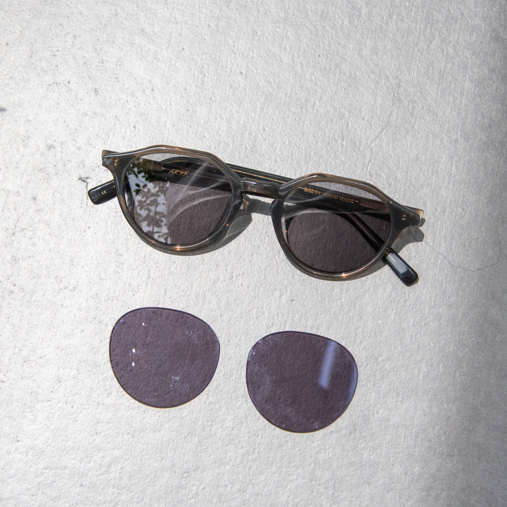 ADSR ブラック サングラス 交換用レンズ付き ADSR ブラック サングラス 交換用レンズ付き A.D.S.R.〉の