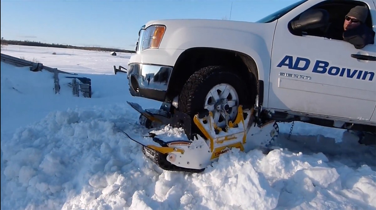 タイヤがキャタピラに？ 普通車をスノーモービル化する装置（bouncy）