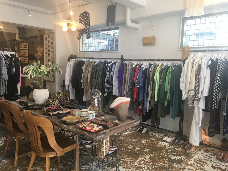 オシャレ心刺激する大人のクローゼット〈Hooked vintage〉（GINZA）