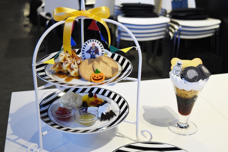 ハロウィンテーマの「黒執事」カフェ、本日オープン（コミック
