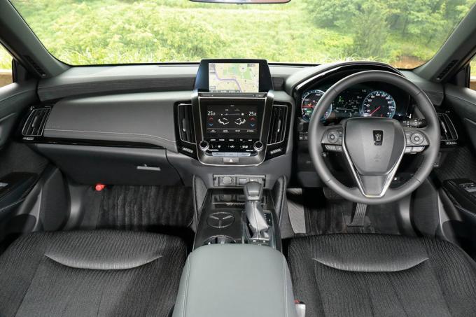 歴代で一番スポーティ！ 15代目となった新型トヨタクラウンの内外装を