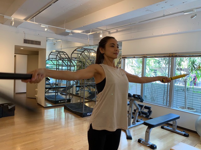 44歳で3児のママ・滝沢眞規子、トレーニングウェアで超絶