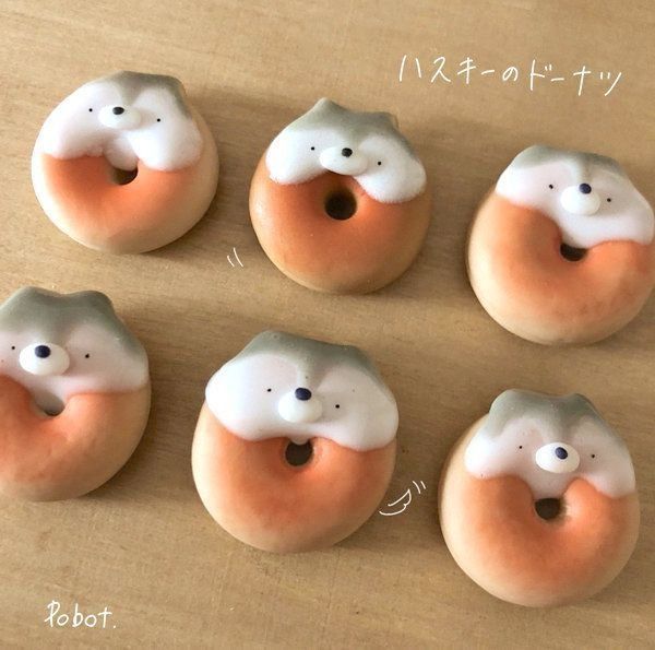 柴どら焼き」に「ハスキーのドーナツ」？犬×食べ物の粘土作品が可愛