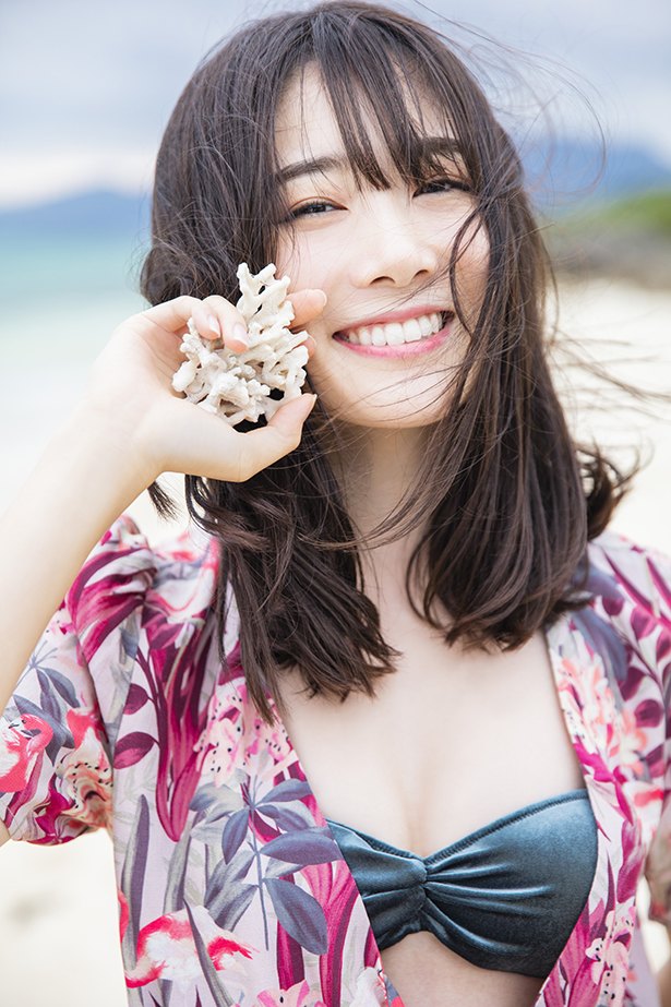 虹コン・鶴見萌、初のソロ写真集発売決定！健康美＆セクシーな