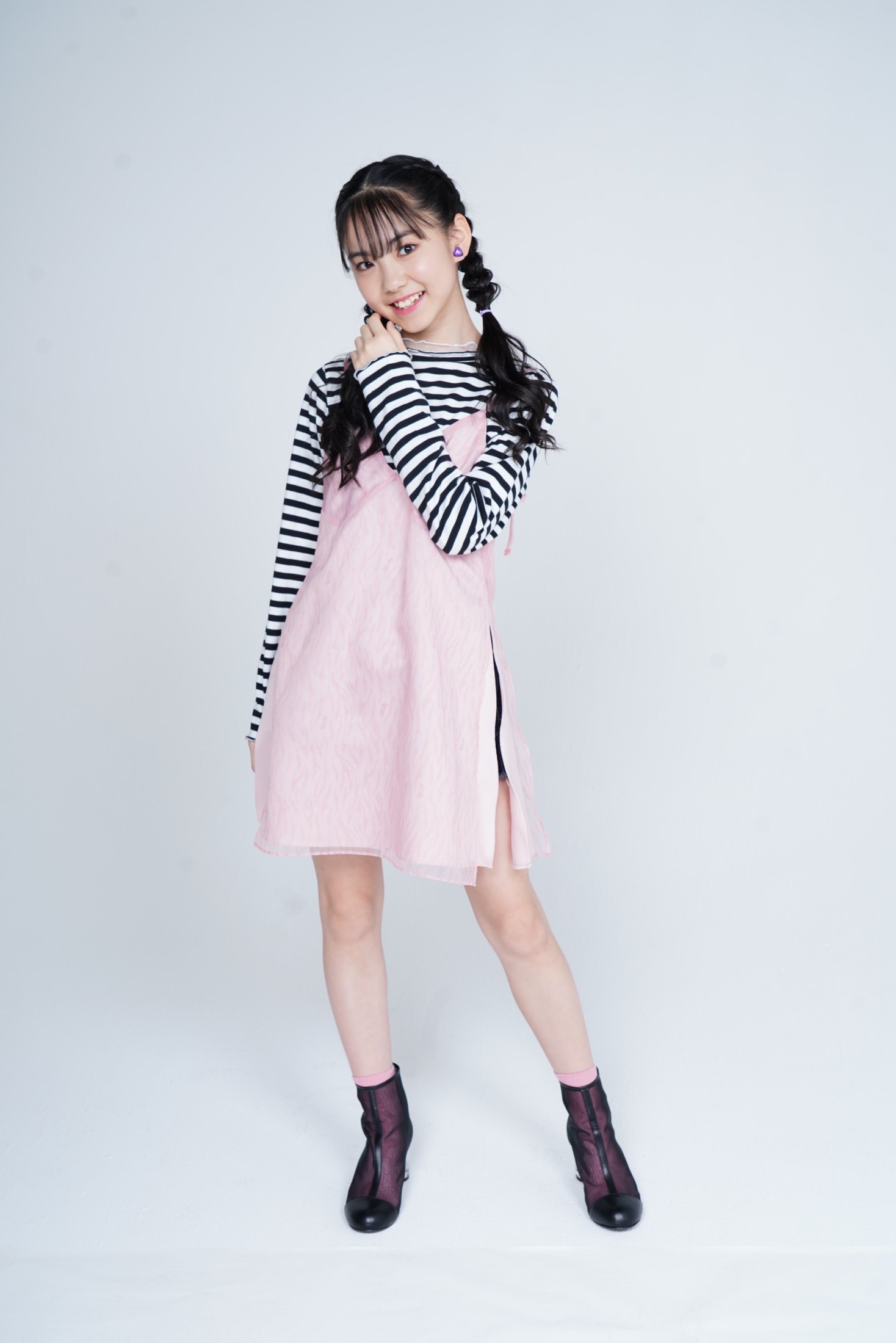 ファントミラージュ直筆サインポスター 石井蘭 山口綺羅 菱田未渚美　Girls2 菱田未渚美・山口綺羅・原田都愛・石井蘭がイケナイヤーになっ