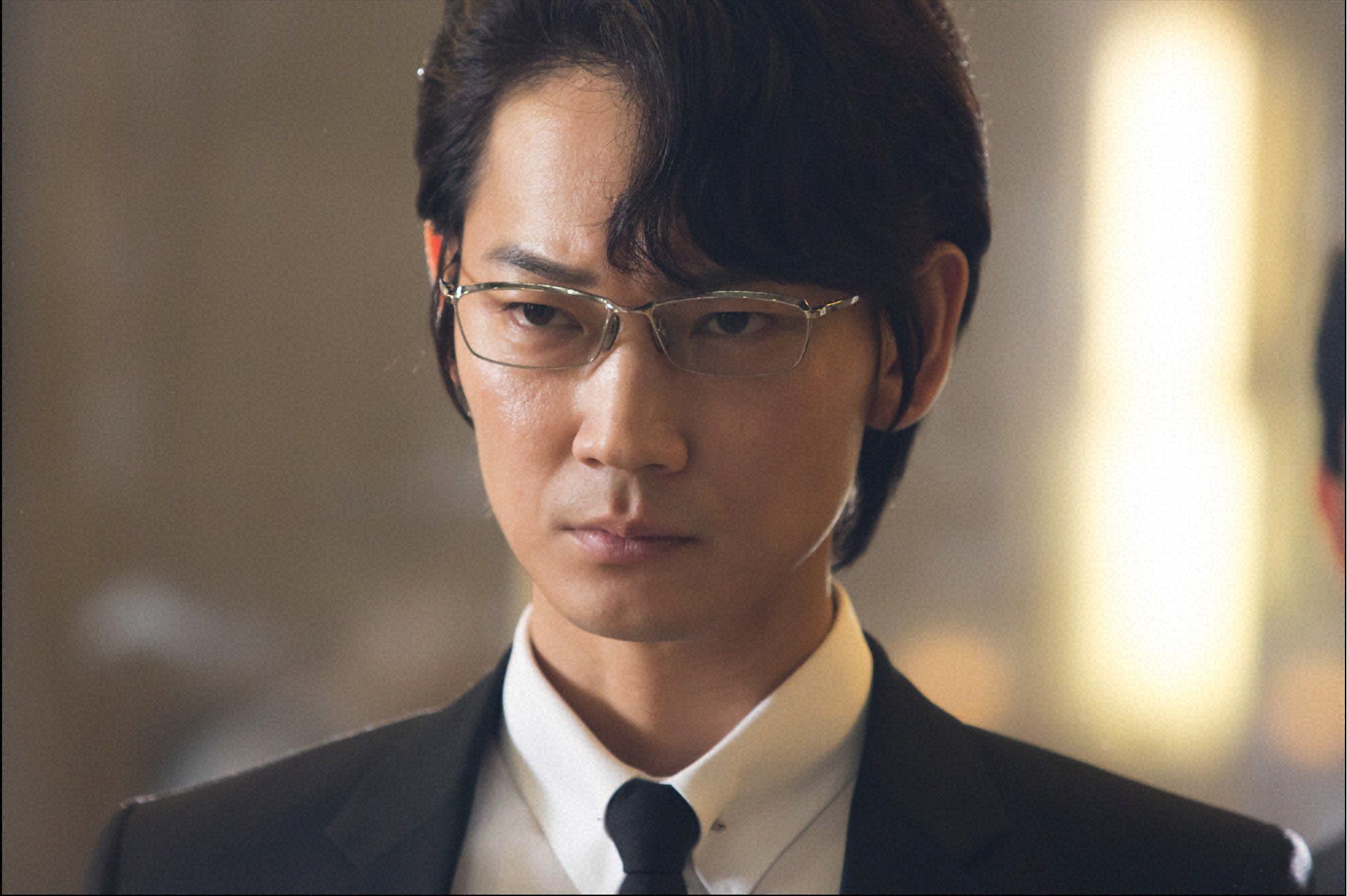 綾野剛×古家和尚が再び！ダークヒーローが見せる“表情”にも注目＜脚本 