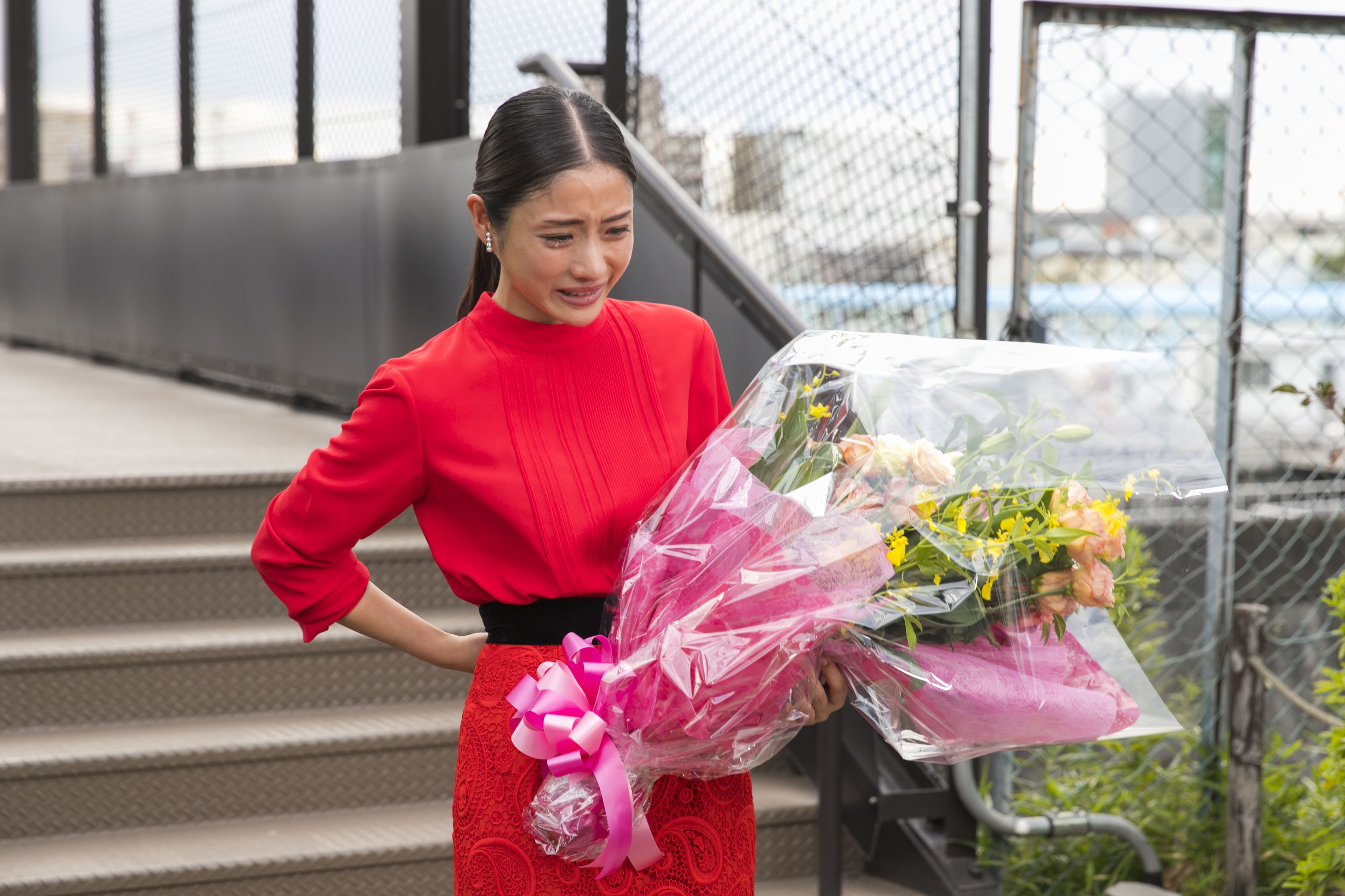 石原さとみ着用❤『高嶺の花』✨HUGO BOSS✨赤プリントブラウス シャツ 