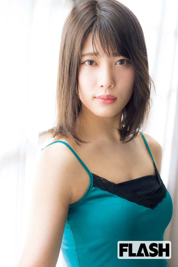 乃木坂46 伊藤純奈「その後の三人姉妹」（SmartFLASH）