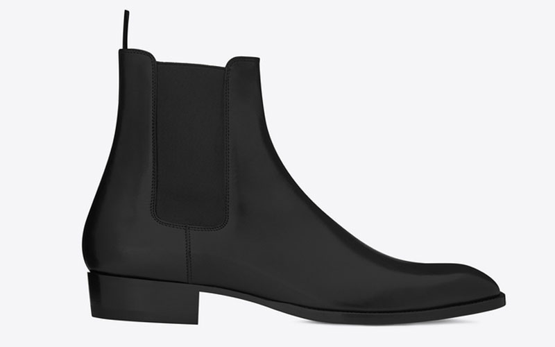 セレブは黒テイパードに〈サンローラン〉のサイドゴア！（Safari）