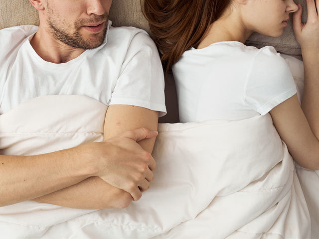 結婚3年、妻が夫に背を向けて寝るようになった…。その本当の理由とは 