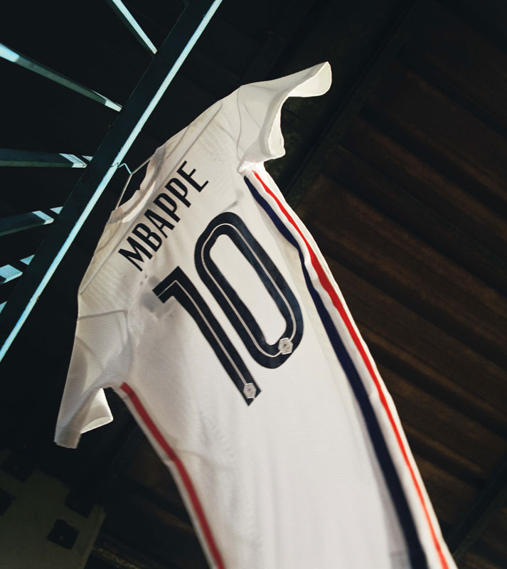 フランス代表、EURO2020に向けた新ユニフォーム発表！胸には「98年の