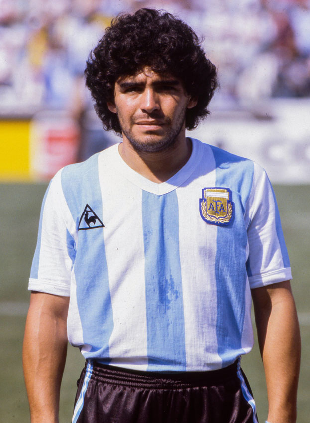 マラドーナ、代表とクラブで忘れられない「12のユニフォーム姿」（Qoly）