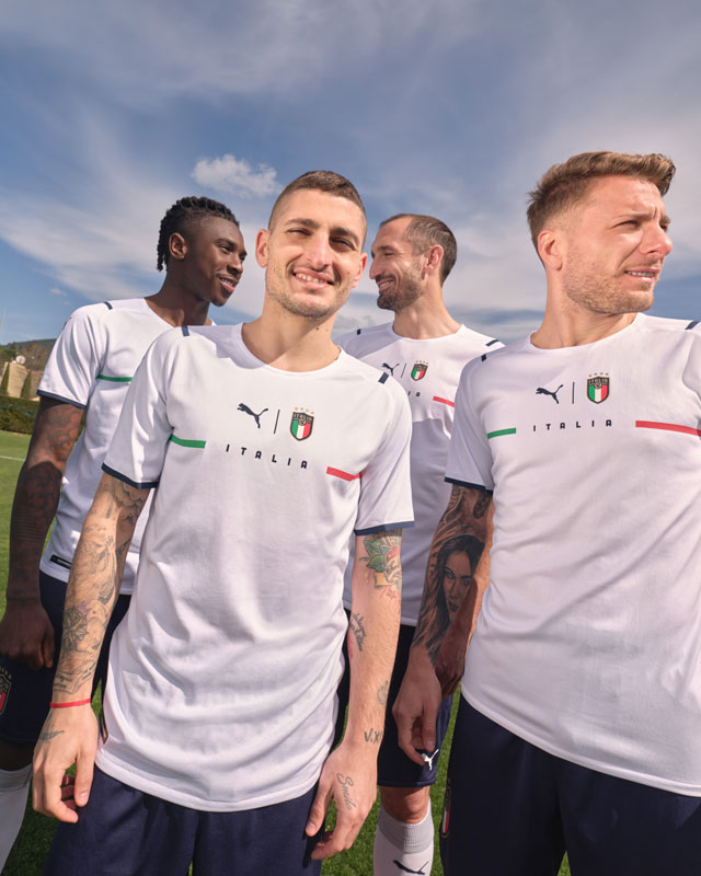 イタリア代表 アウェイ 2020 幻のEURO2020決勝着用予定モデル 大胆にチェンジ！イタリア代表、「新機軸」の2021新アウェイ