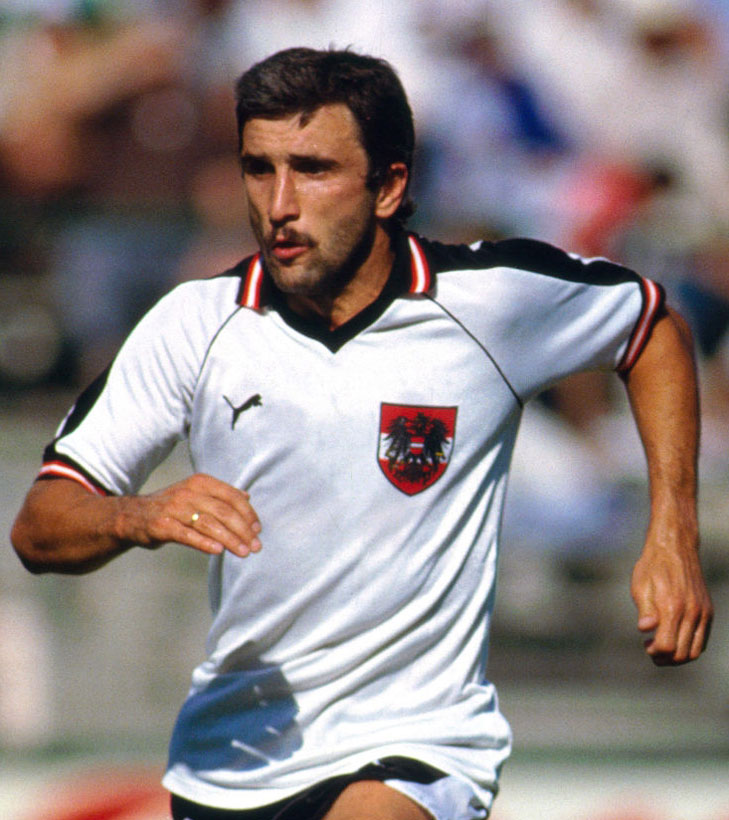 街着に使えそう！1982年W杯の「シンプルな代表ユニフォーム」8選（Qoly）