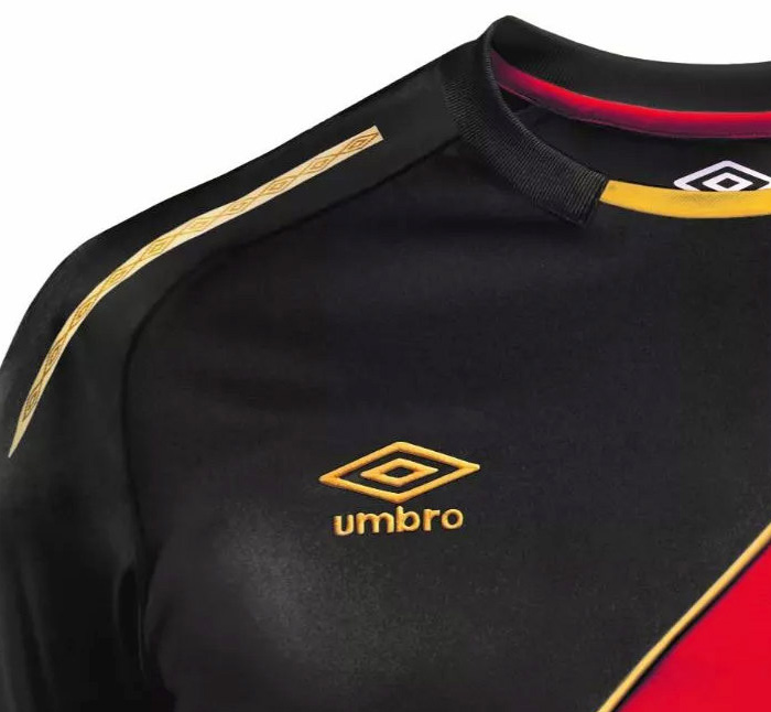 W杯で出番はある？ペルー代表がダークカラーの新サードユニフォームを