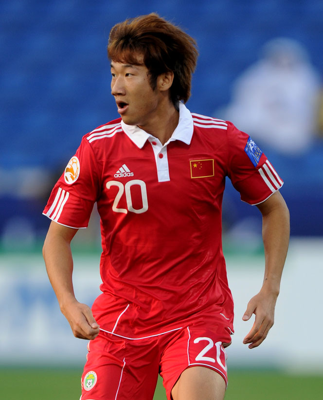 中国代表　サッカーユニフォーム　2002 日本と激突！中国代表、歴代「かっこいいユニフォーム」5選（Qoly）