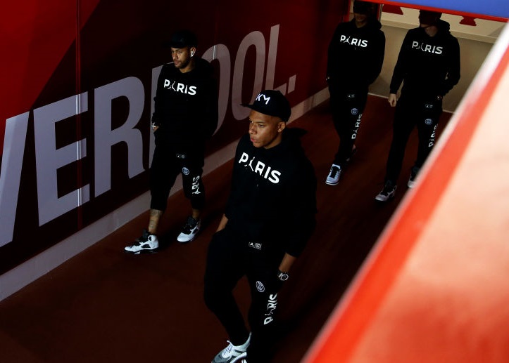 PSG×ジョーダン」のコラボアイテム、ネイマールやエンバペらが着る