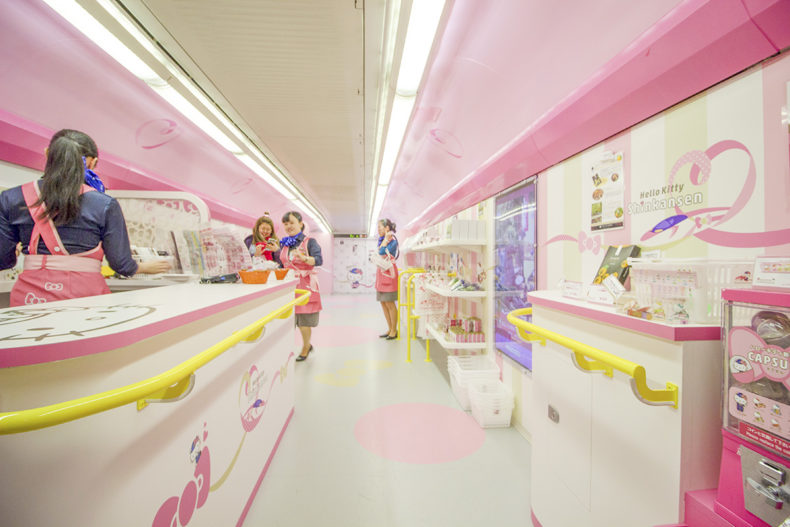 世界が熱狂！ピンク＆ご当地限定デザインのキティがかわいすぎる新幹線