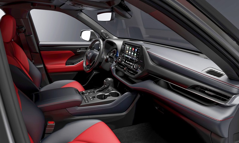 黒すぎ！ 全長5m級のトヨタ新型「3列SUV」登場！ 超