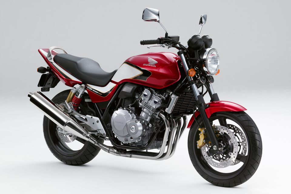 この色って「CBXカラー」の復活じゃない!? ホンダ CB400SF/SBに新色が