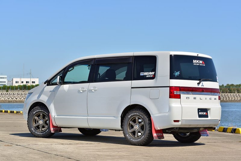 アゲ系「王道」のMKWは三菱・デリカD:5の足元に良く似合う！（clicccar