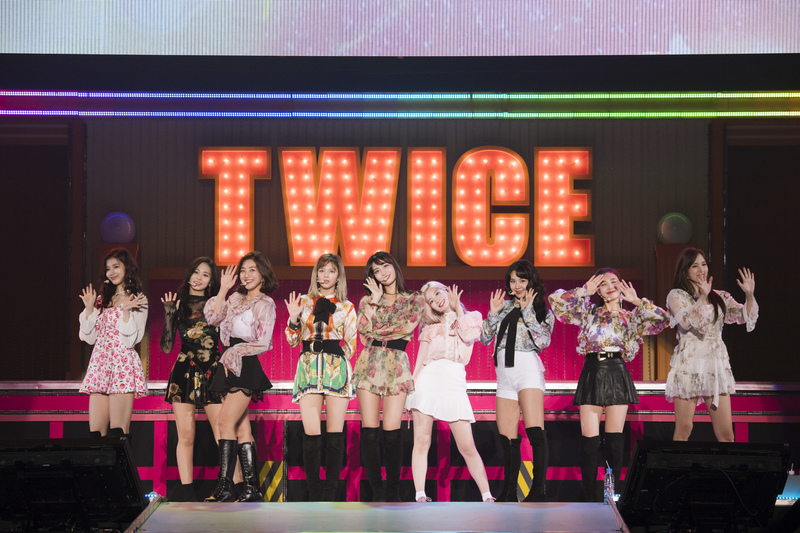TWICE、7万人を動員した初アリーナツアー完遂！（歌詞/音楽情報