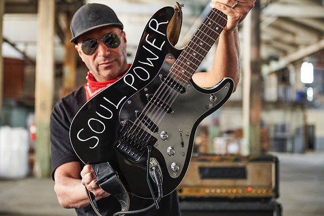フェンダーから、トム・モレロのシグネイチャーモデル「“Soul